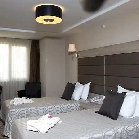 نيديا غالاتا بورت